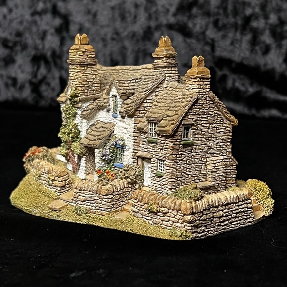 Lilliput Lane | Puffin Row | England Collection - Picture 13 of 16